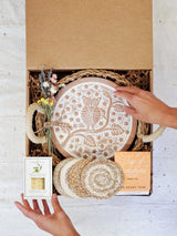 Bread Warmer Gift Box With Tea and Cookies - Round