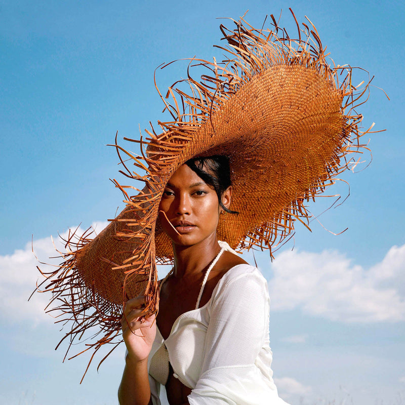 AMORA Oversized Woven Straw Hat in Chestnut Brown