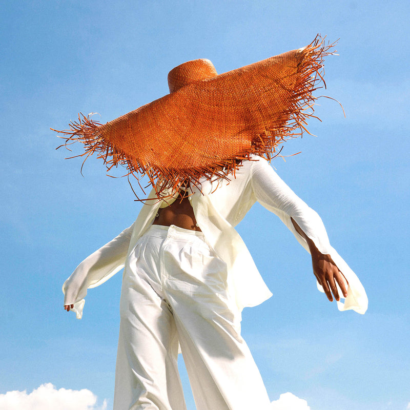AMORA Oversized Woven Straw Hat in Chestnut Brown