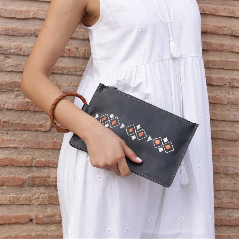 Tanwir Embroidered Clutch