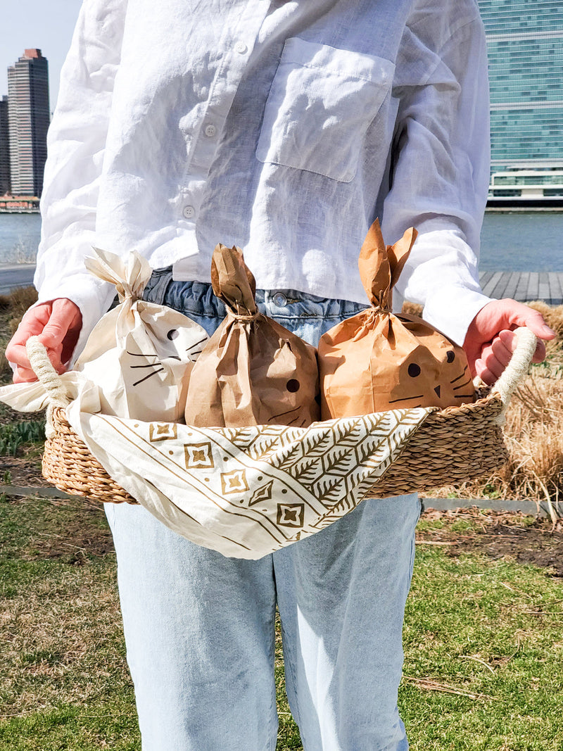 Savar Bread Basket With White Handle