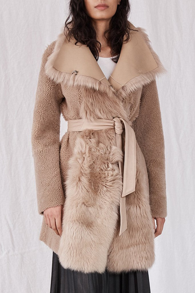 Chelsea Slouch Shearling Coat Biscuit Shearling - ourCommonplace